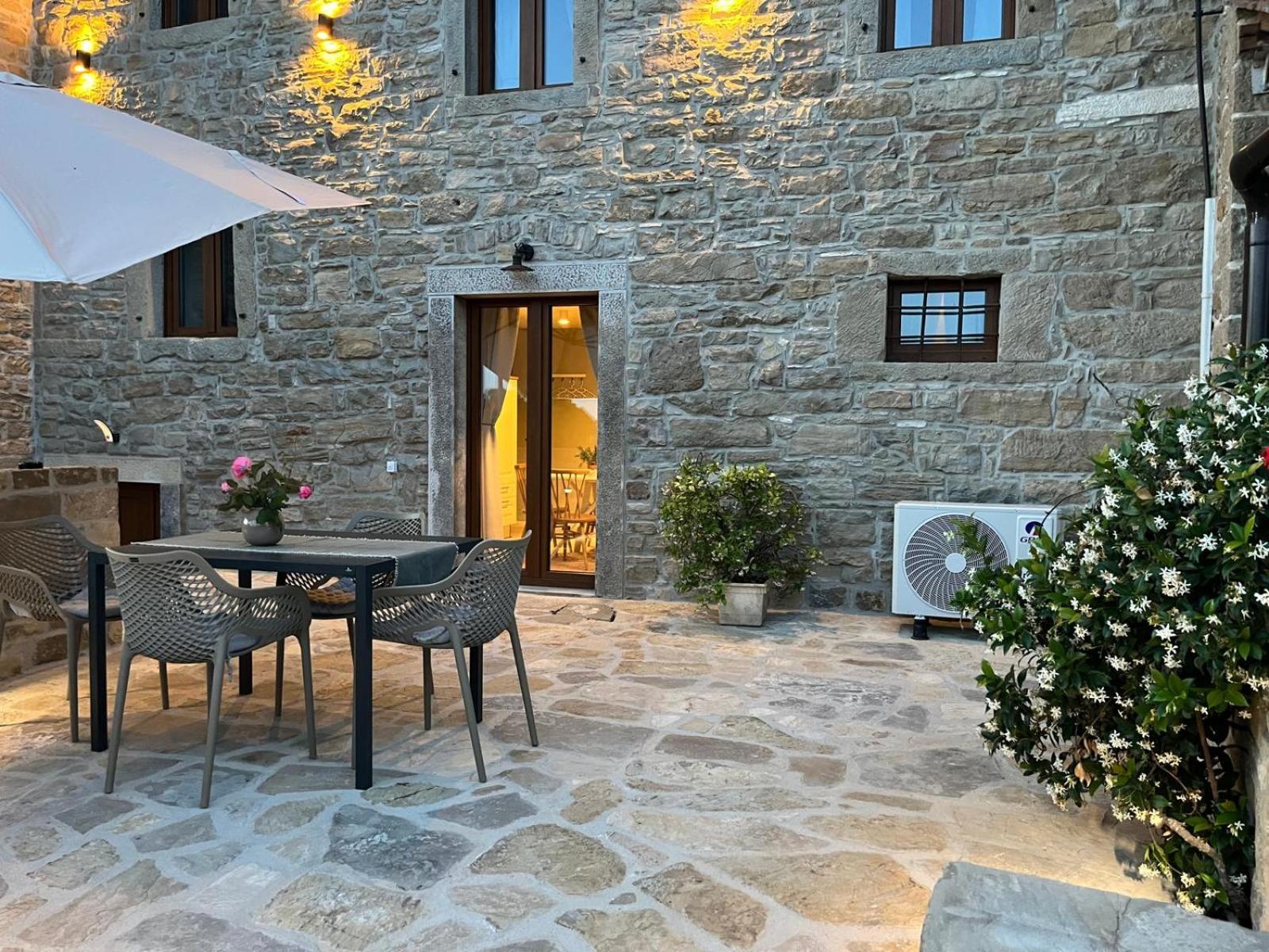 Apartments Grožnjan Екстериор снимка