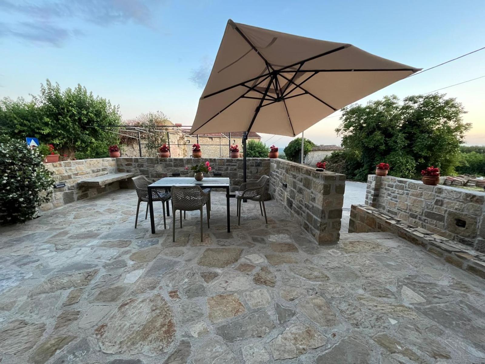 Apartments Grožnjan Екстериор снимка
